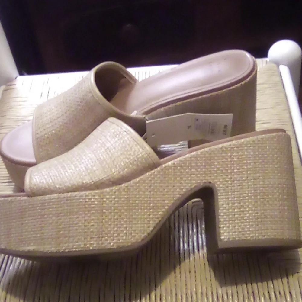 A New Day Memory Foam Platform Sandals Size 10 BNWT.